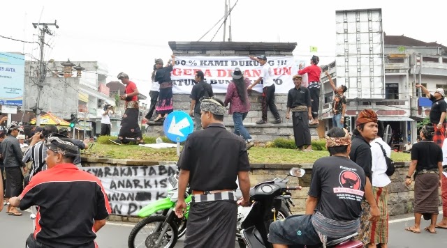 Demi Patung Bung Karno, Ribuan Massa Turun ke Jalan