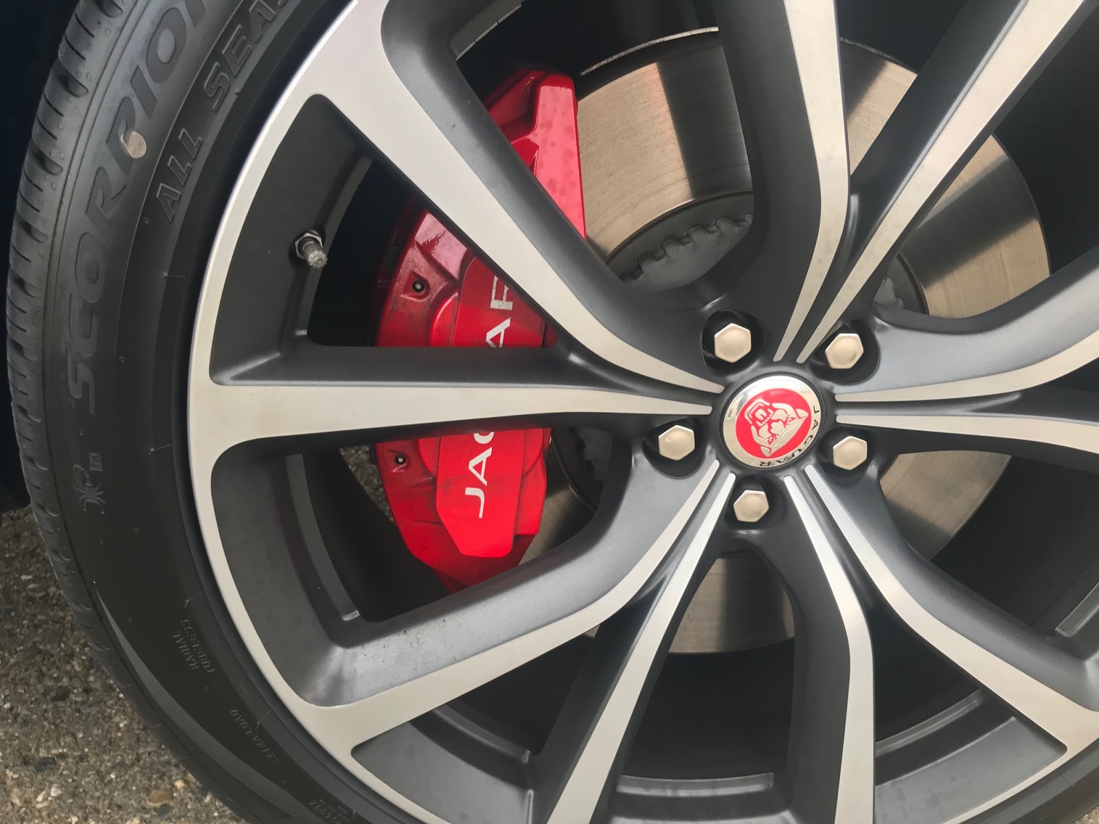 Leaper, Large The 2019 Jaguar FPace SVR