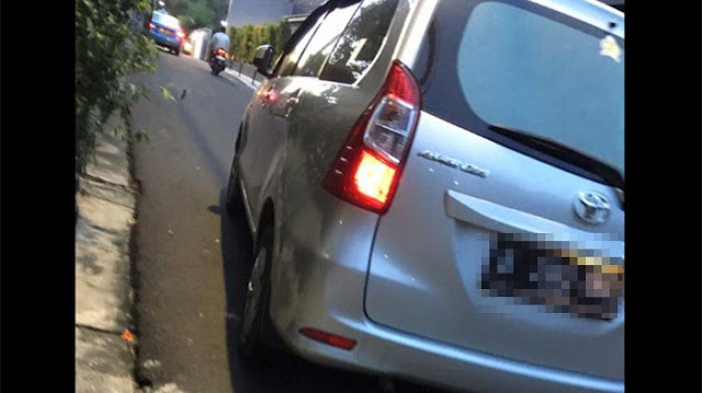 Naik Taksi Online, Penumpang ini Kaget Sopir Maki Kata-Kata Kotor dan Bawa....... Naik Taksi Online, Penumpang ini Kaget Sopir Maki Kata-Kata Kotor dan Bawa.......