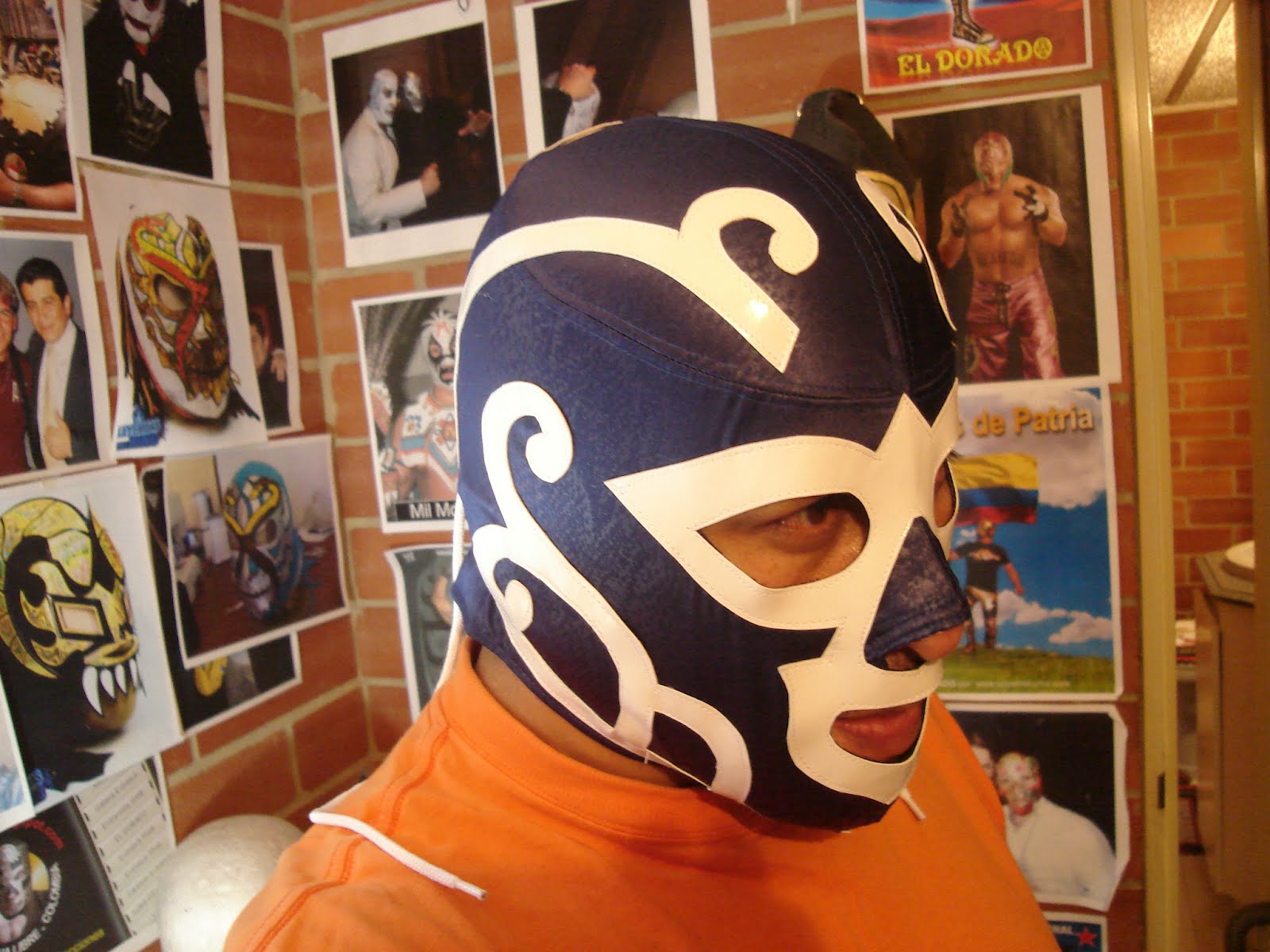 Máscara HURACÁN RAMÍREZ Fabricada por EL DORADO & XTREME LUCHA COLOMBIA