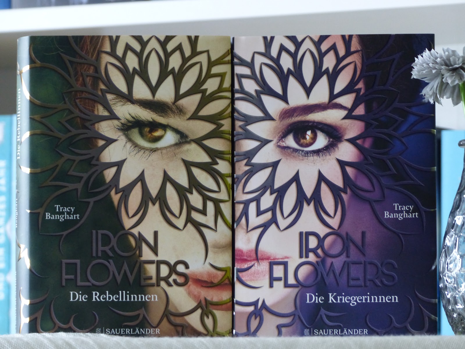 Evas Bookworld Rezension zu "Iron Flowers Die Kriegerinnen"