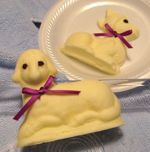 THE CHICKADEE FEEDER BUTTER LAMBS