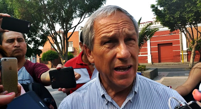 Cárdenas se tira "al suelo", acusa inequidad en difusión del debate: Barbosa