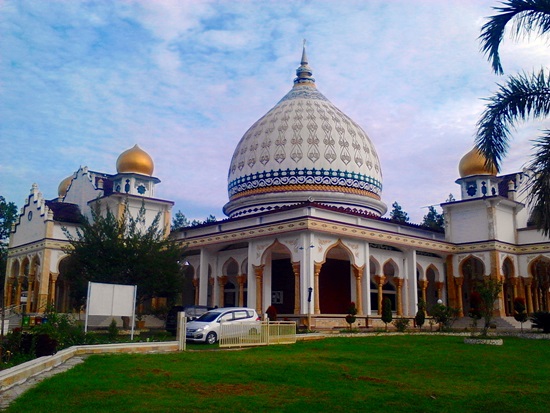 Singgah Ke Masjid: Masjid Raya Ruhama Takengong Aceh Tengah