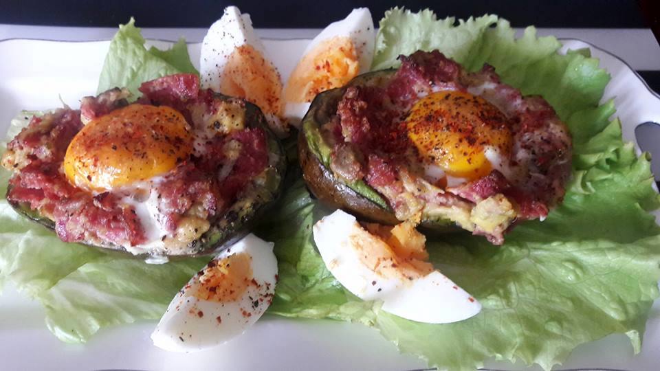 YUMURTA VE FÜME ETLİ AVOKADO DOLMASI GÜLO ANNE MUTFAKTA