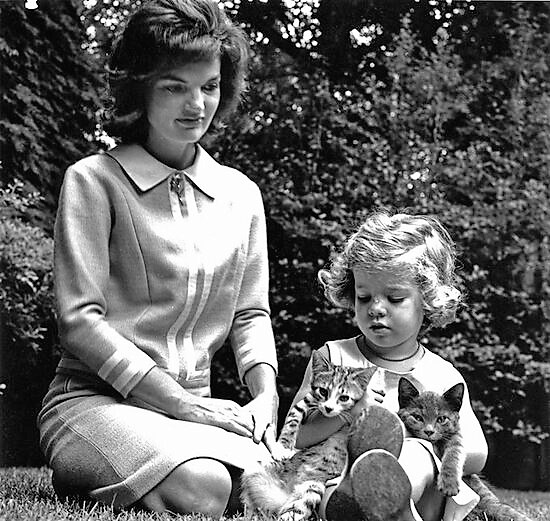 Tom Kitten - the cat on the right - with Jackie Kennedy and Caroline her daughter