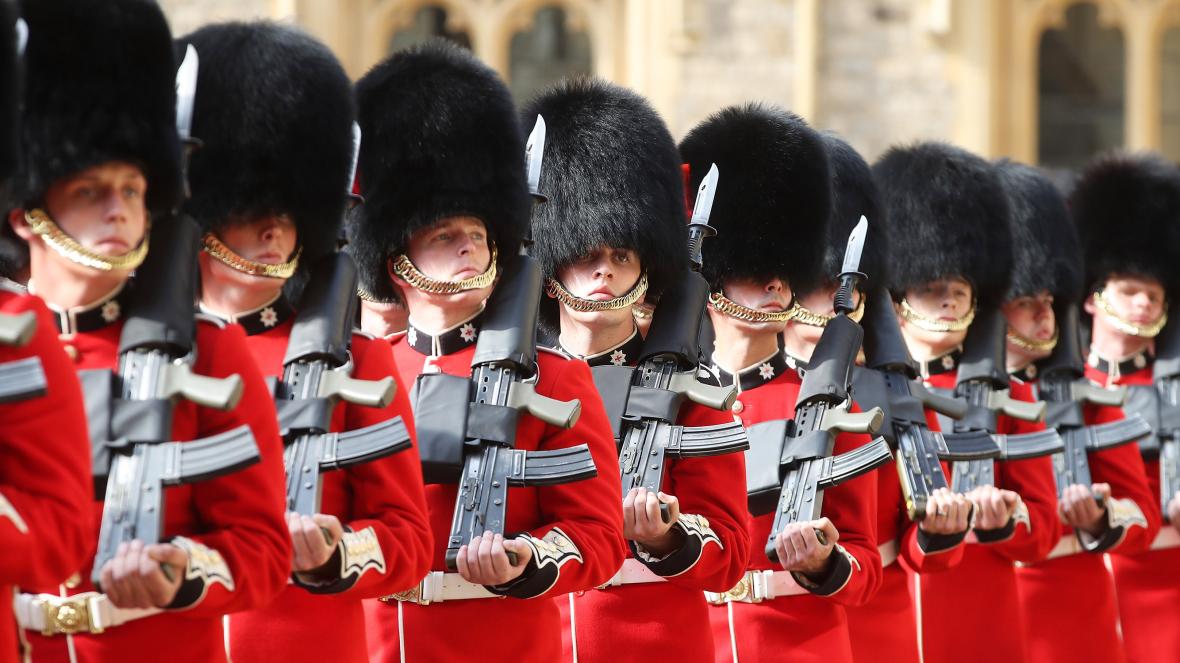 Emanuel Goette, alias Crespo Guards, Guards!