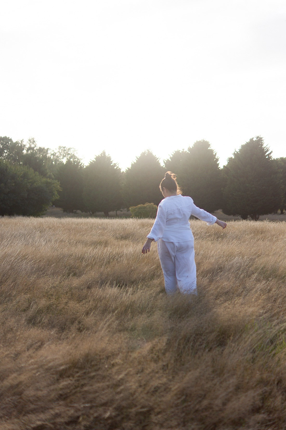 midsize-style-white-linen-culottes-shirt