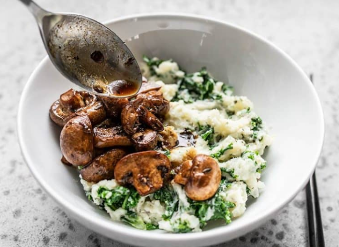 BALSAMIC ROASTED MUSHROOMS WITH HERBY KALE MASHED POTATOES #vegetarian