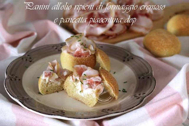 panini_all_olio_ripieni_di_formaggio_cremoso_e_pancetta_piacentina_dop_tagliato