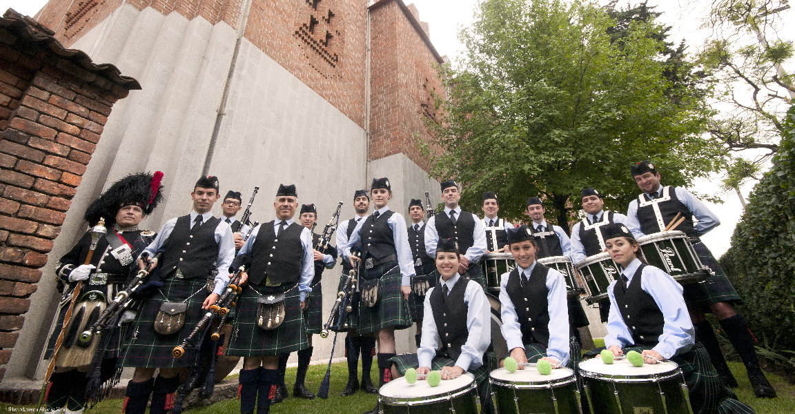 Saint Patrick's Battalion Pipe Band visit to New Ross