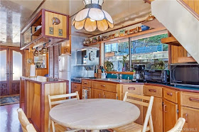 05-Kitchen-and-Dining-Area-Architecture-with-the-House-Boat-on-an-Island-www-designstack-co