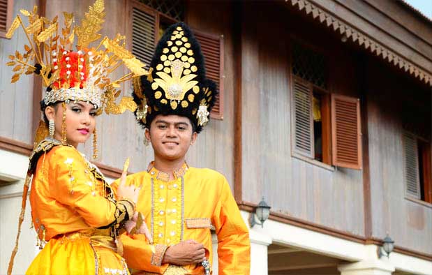Pakaian Adat Provinsi Sulawesi Utara Pakaian Adat Provinsi Sulawesi Utara