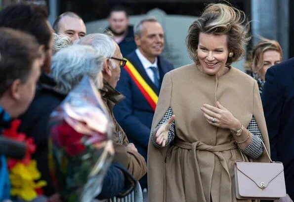 Queen Mathilde visited J and JOY in Waremme which is a clothing brand that is also socially and philanthropically active. Natan dress and camel cape