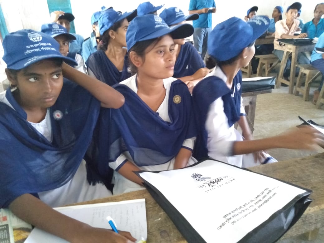 বুলবুলের ঝড়ে ক্ষতিগ্রস্ত দুঃস্থদের পাশে দাঁড়ালো সুন্দরবন চর্চা ও তেপান্তর 4 বুলবুলের ঝড়ে ক্ষতিগ্রস্ত দুঃস্থদের পাশে দাঁড়ালো সুন্দরবন চর্চা ও তেপান্তর