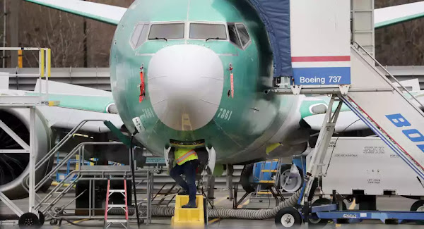 Τραγικό δυστύχημα: Βoeing 737 λιώνει ρυμουλκό και ο οδηγός χάνει τη ζωή του - Βίντεο Τραγικό δυστύχημα: Βoeing 737 λιώνει ρυμουλκό και ο οδηγός χάνει τη ζωή του - Βίντεο