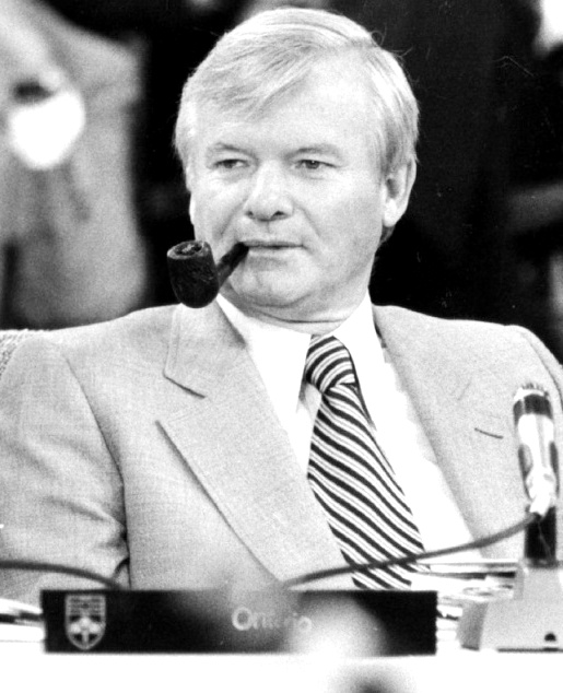 Famous Pipe Smokers: Bill Davis