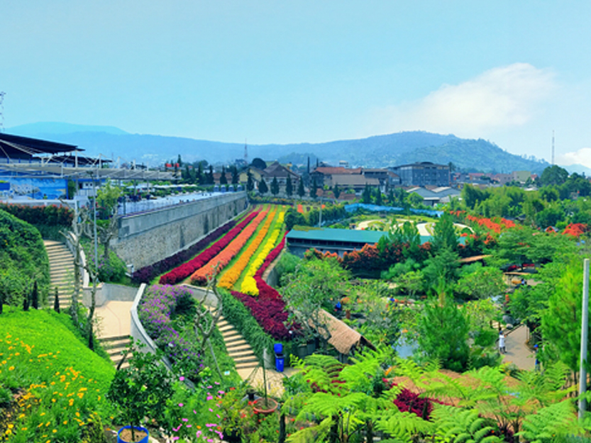 Harga ticket dan review tentang Rainbow Garden, Bandung