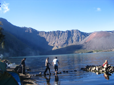 wisata lombok, pantai, wisata alam, pantai perawan, objek wisata, pulau lombok, danau segera anak, puncak gunug, mendaki, 