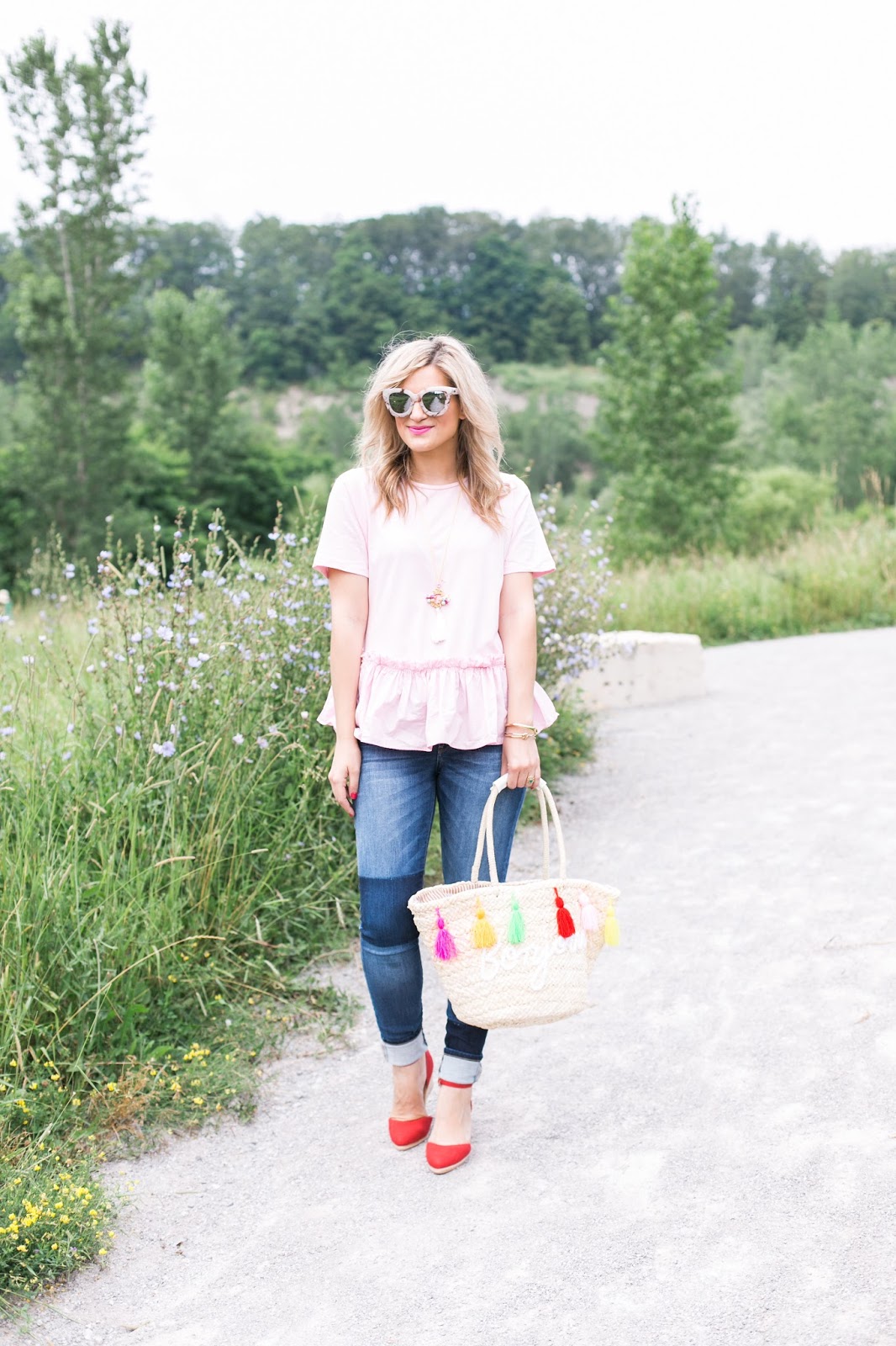 Bijuleni | 8 Easy tips for Taking Amazing Outfit Photos - Pink peplum top, Guess jeggings, red wedges, bonjour straw bag ootd .