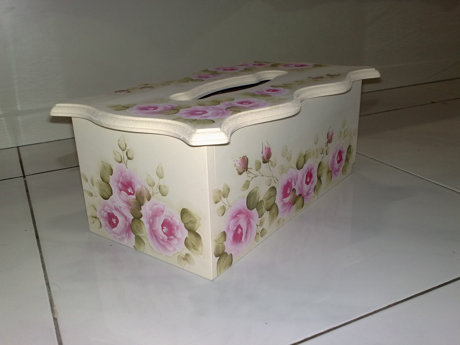 94 HOW TO DECOUPAGE A BOX WITH TISSUE PAPER