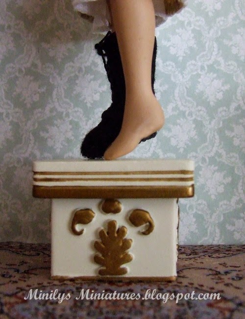 "minilys miniatures" doll dress, pies
