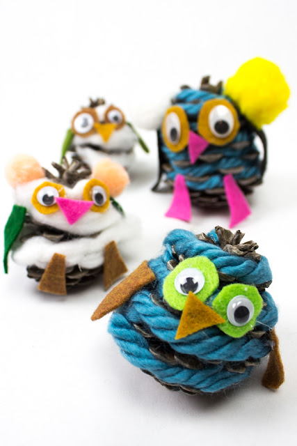 How to Make Fun Felt and Yarn Pinecone Owls for fall AND a great Owl booklist for kids too!