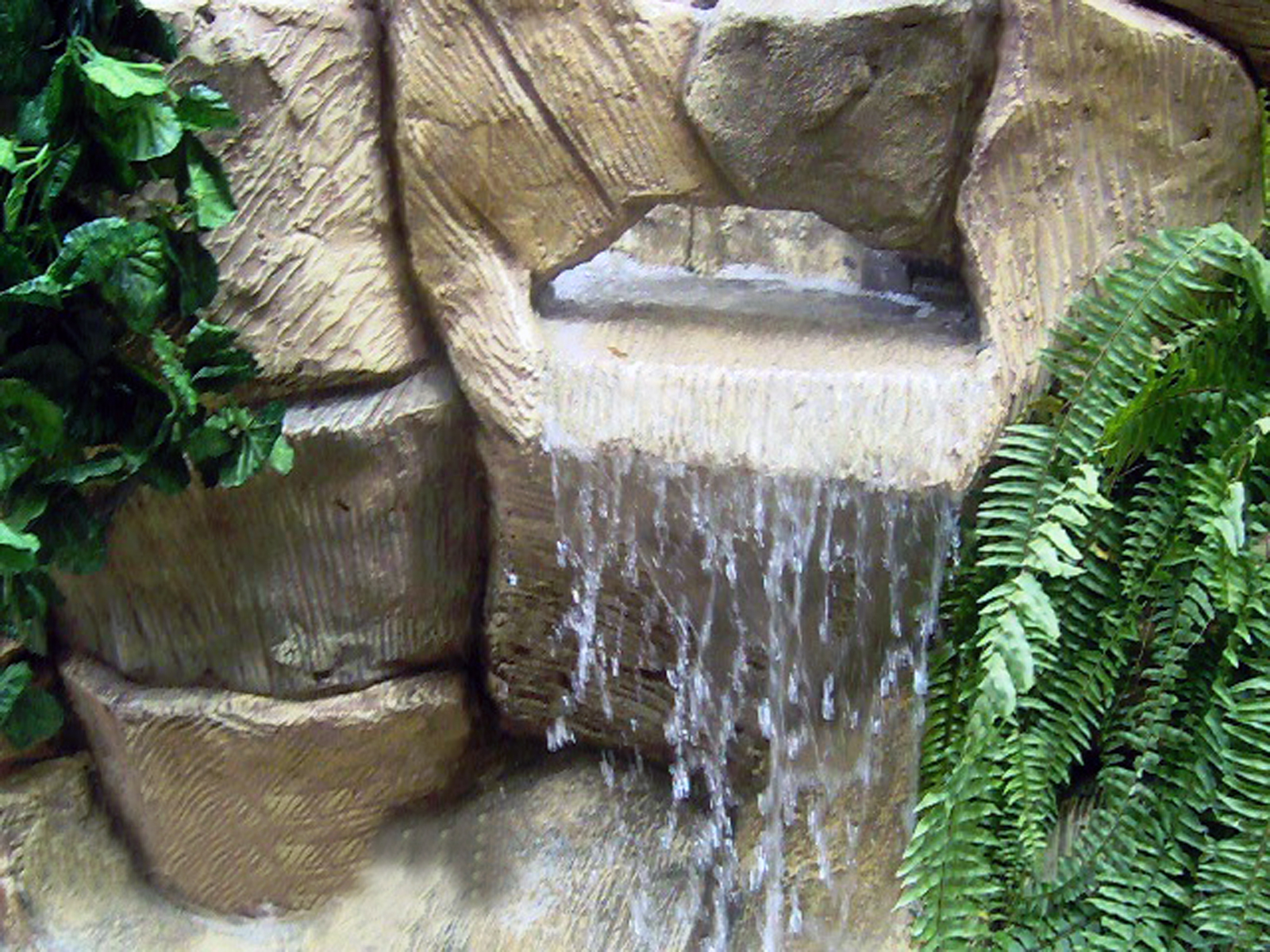 BLOMBOS TALLER DE ARTE: Cascadas y Piedras artificiales