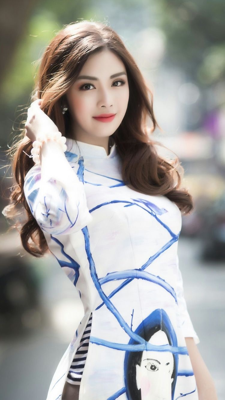 Traditional Vietnamese fashion clothing in Southeast Asia 2020