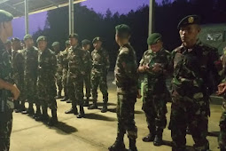 SATU PLETON PASUKAN DIPIMPIN LANGSUNG OLEH DANYONIF RAIDER 514 KOSTRAD MELUNCUR KE LOKASI BANJIR  