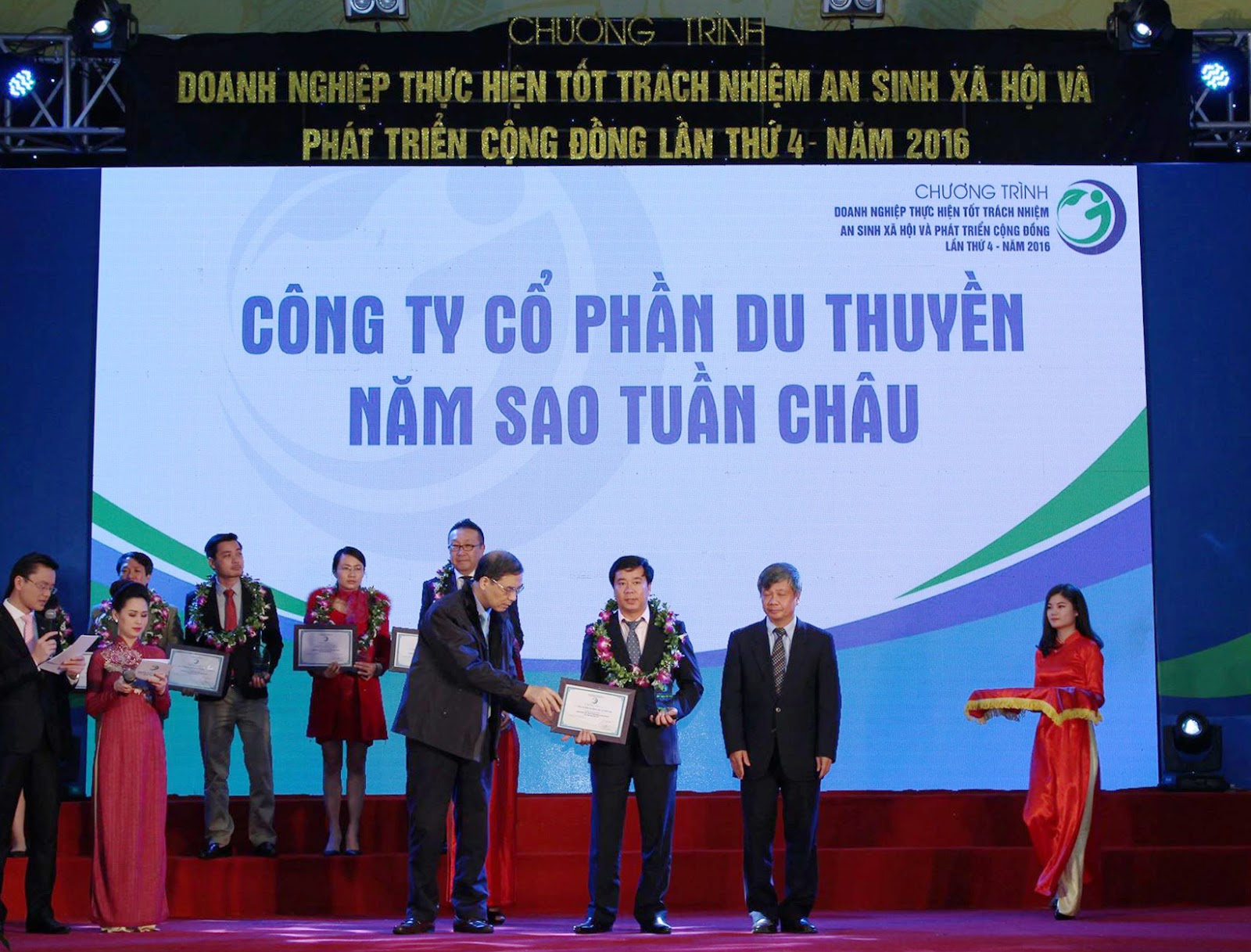 Wanderlust Tips Magazine | Paradise Vietnam was awarded for excellent contribution to social welfare