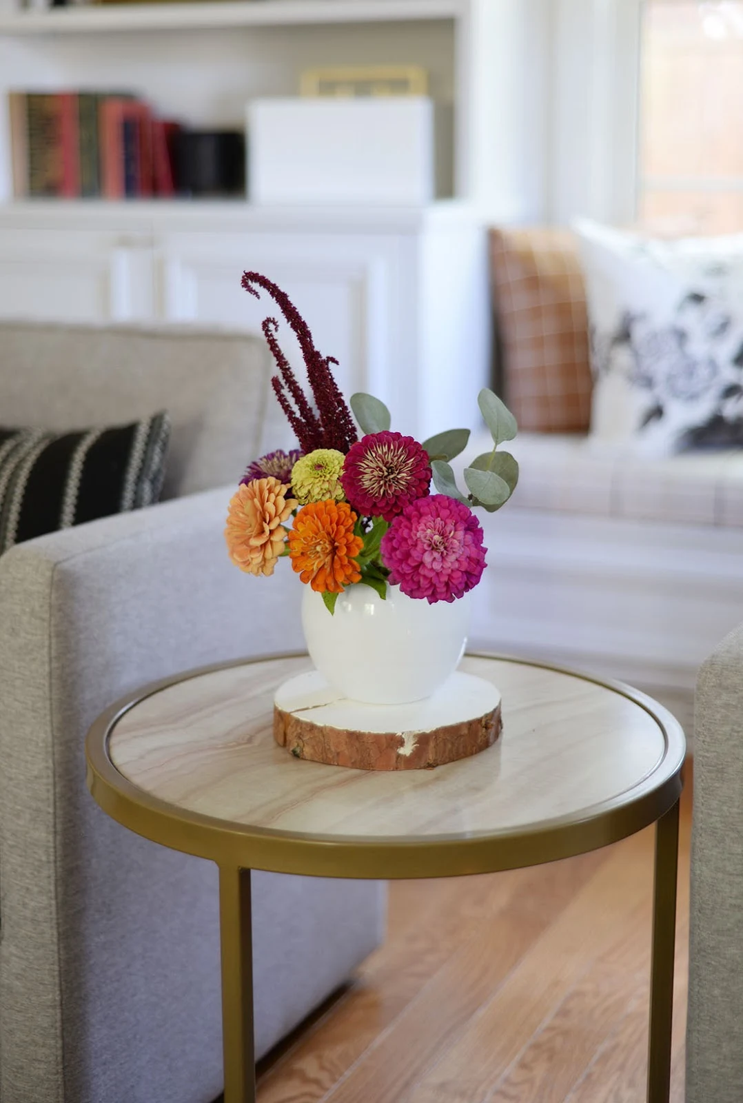 fall flower arrangement, round side table, fall living room, fall decor ideas