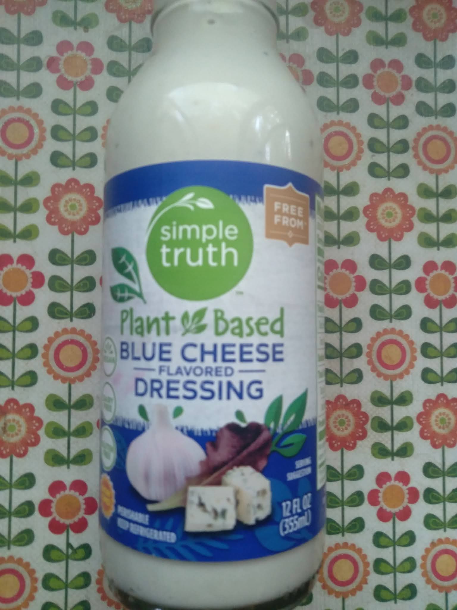 My cat loves Daiya! Simple Truth Vegan Blue Cheese Dressing!!