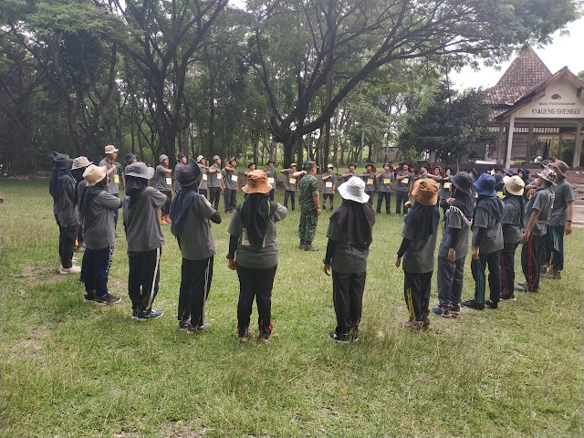 Anggota Kodim Sragen Latih Dasar Kepemimpinan Mahasiswa Politeknik Indonusa Surakarta Anggota Kodim Sragen Latih Dasar Kepemimpinan Mahasiswa Politeknik Indonusa Surakarta