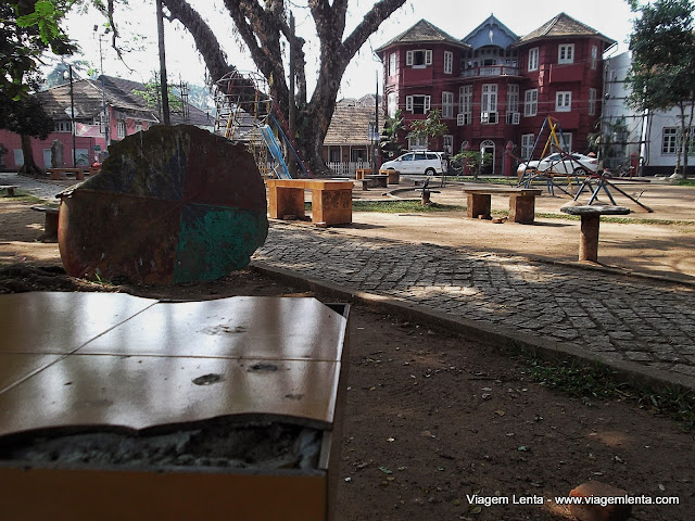 Praça em Kochi e casarões estilo europeu