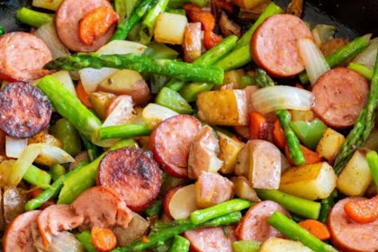 CAJUN ASPARAGUS AND SAUSAGE SKILLET