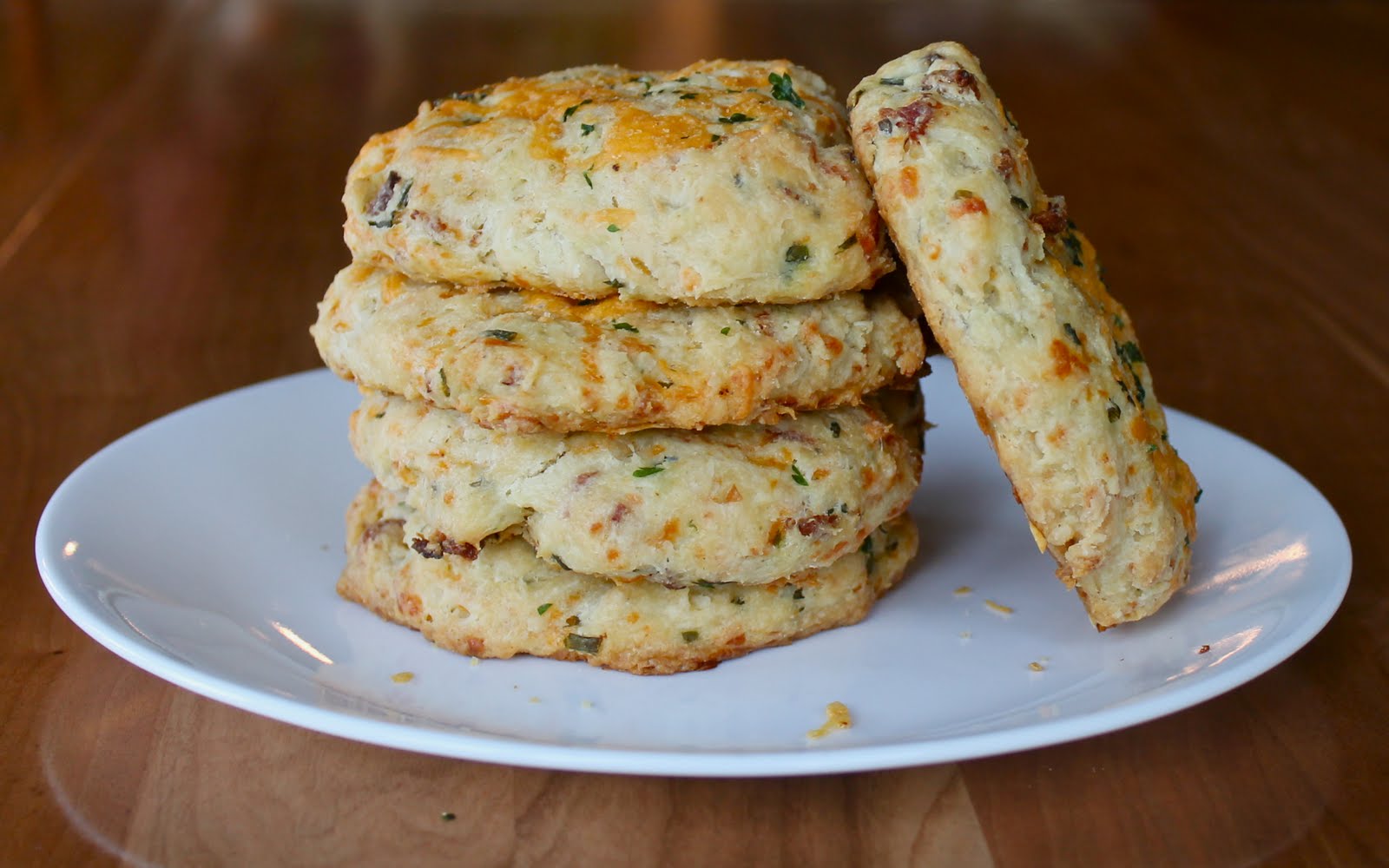Yammie's Noshery: Cheddar Bacon Biscuits