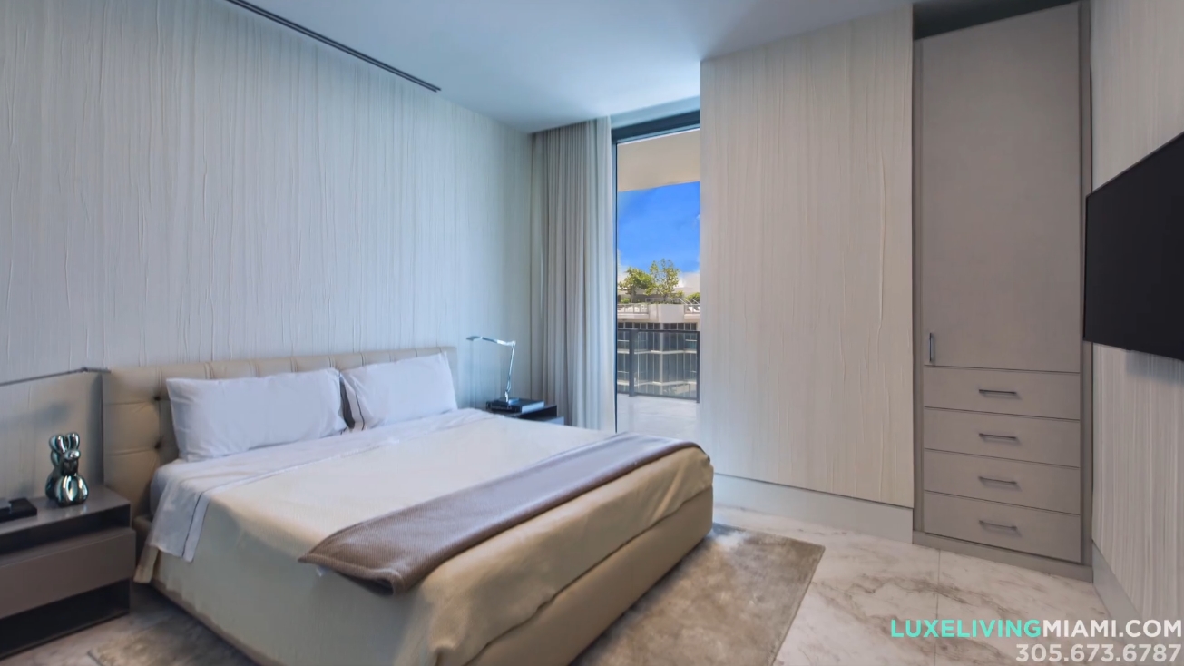 28 Photos vs. APOGEE 701 South of 5th Street Miami - Luxury Condo & Interior Design Tour