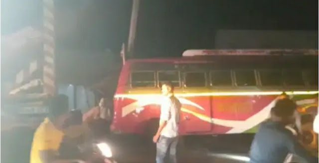 bus-crash-to-roadside-shop-near-tarakeswar
