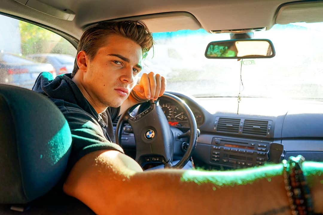 beautiful-young-guys-hairstyle-car