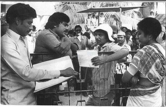 Krishna+Vamsi+Rare+Pic+With+Megastar.jpg