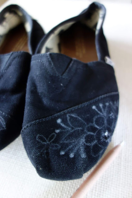 TOMS shoes, embroidered TOMS, flowers on shoes, shoes for spring, blah to TADA!, sewing crafts, sewing flowers on TOMS shoes