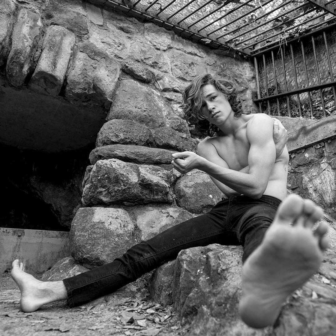 Actor Kyle Allen - Shirtless & Barefoot Photoshoots.