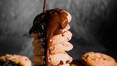 Wallpaper with cookies with melted chocolate HD