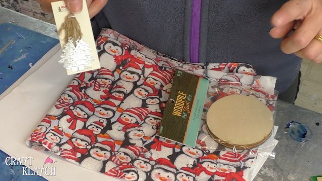 Learn how to make penguin fabric coasters! It's a great Christmas craft idea and beautiful home decor for the holidays! #craftklatch #craftideas #christmas #christmascraftideas #crafts #christmascrafts #howto #diy #penguins #resin #resincrafts #resincoasters #resindiys