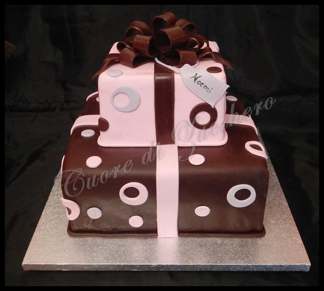 torta pacco regalo - gift box cake