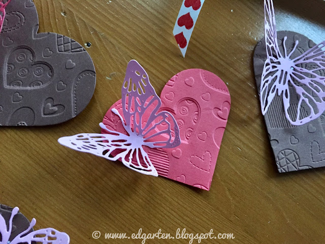 Valentinstag und Bloggeburtstag Geprägtes Herz mit Schmetterling
