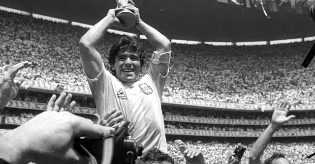 Craque argentino Maradona morre aos 60 anos após sofrer parada cardiaca