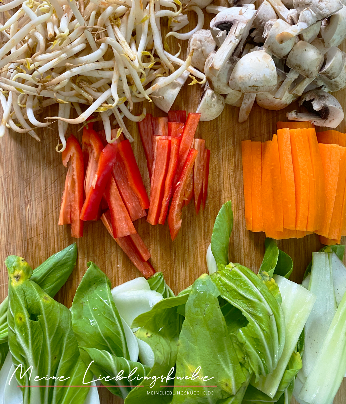 15 Minuten Gemüse-Pfanne mit Udon-Nudeln und Erdnuss-Sauce 15 Minuten Gemüse-Pfanne mit Udon-Nudeln und Erdnuss-Sauce