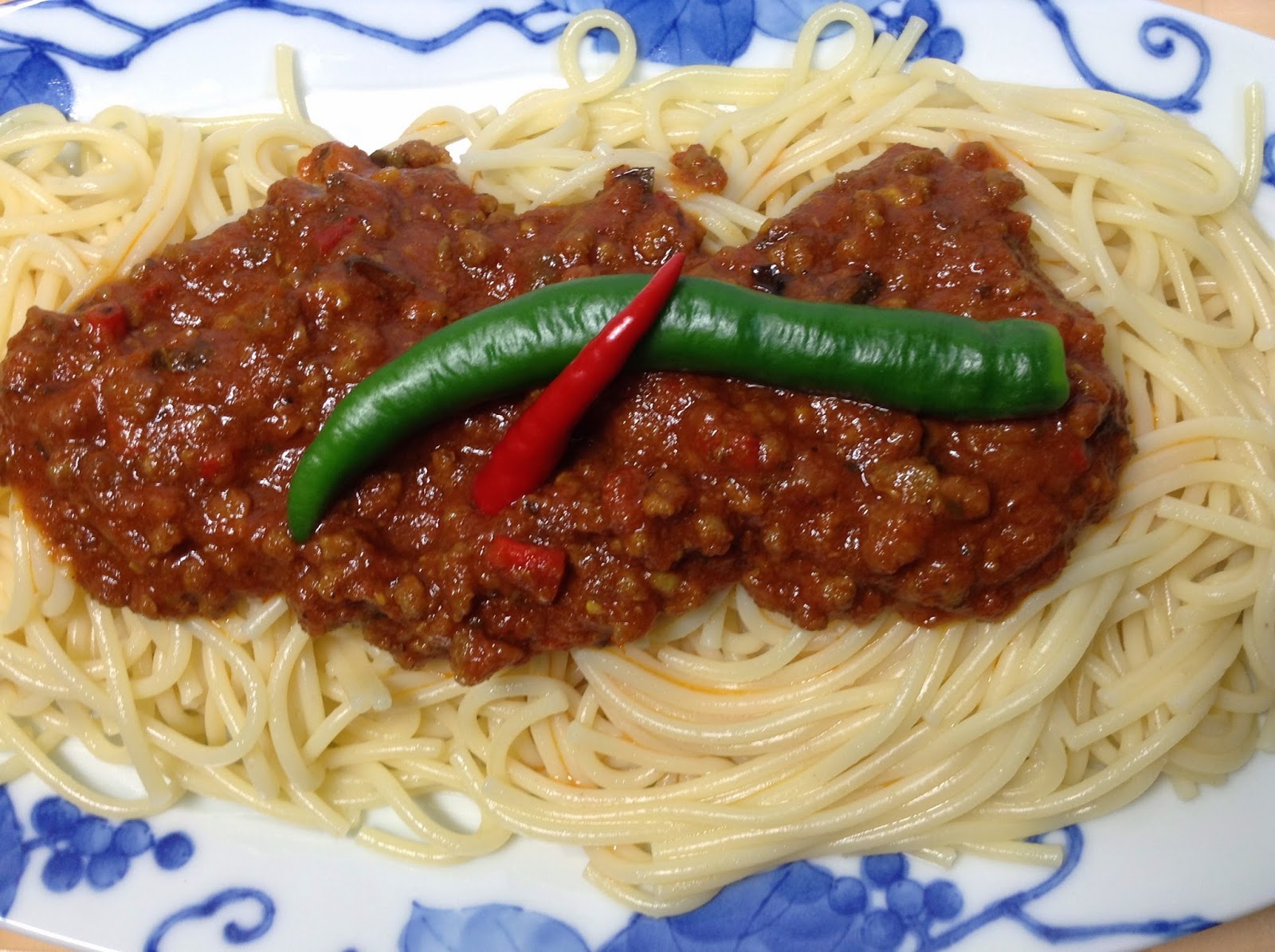 Simply Cooking and Health Spaghetti with spicy minced beef curry